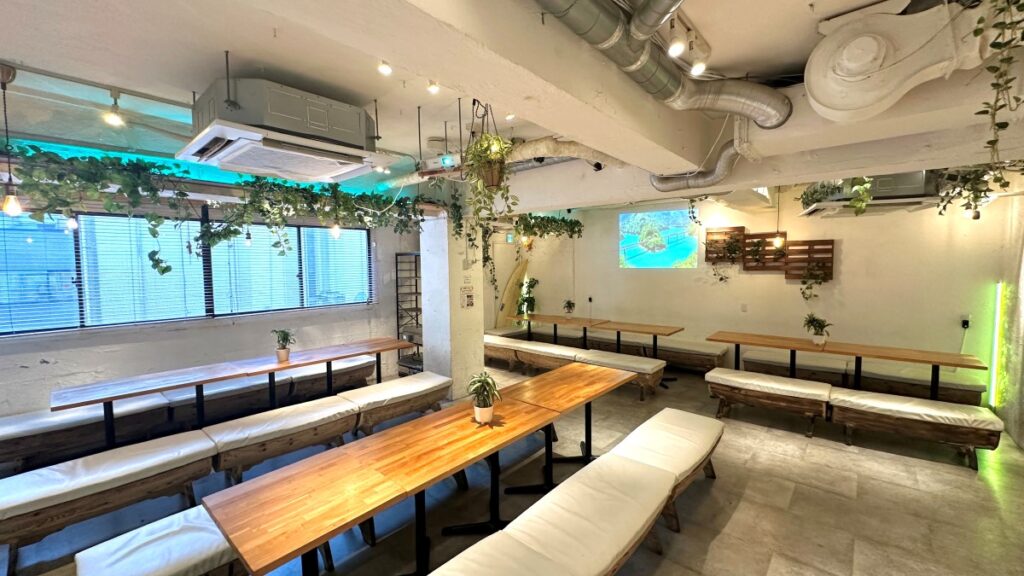 渋谷で貸切を大人数でするなら「渋谷ガーデンルーム４F」当店は大人数での貸切には最適です！貸切でのご利用で音響機器やマイク・プロジェクタ―などが【無料】でご利用いただけます！さらに貸切特典でゲーム機もお楽しみいただけます！